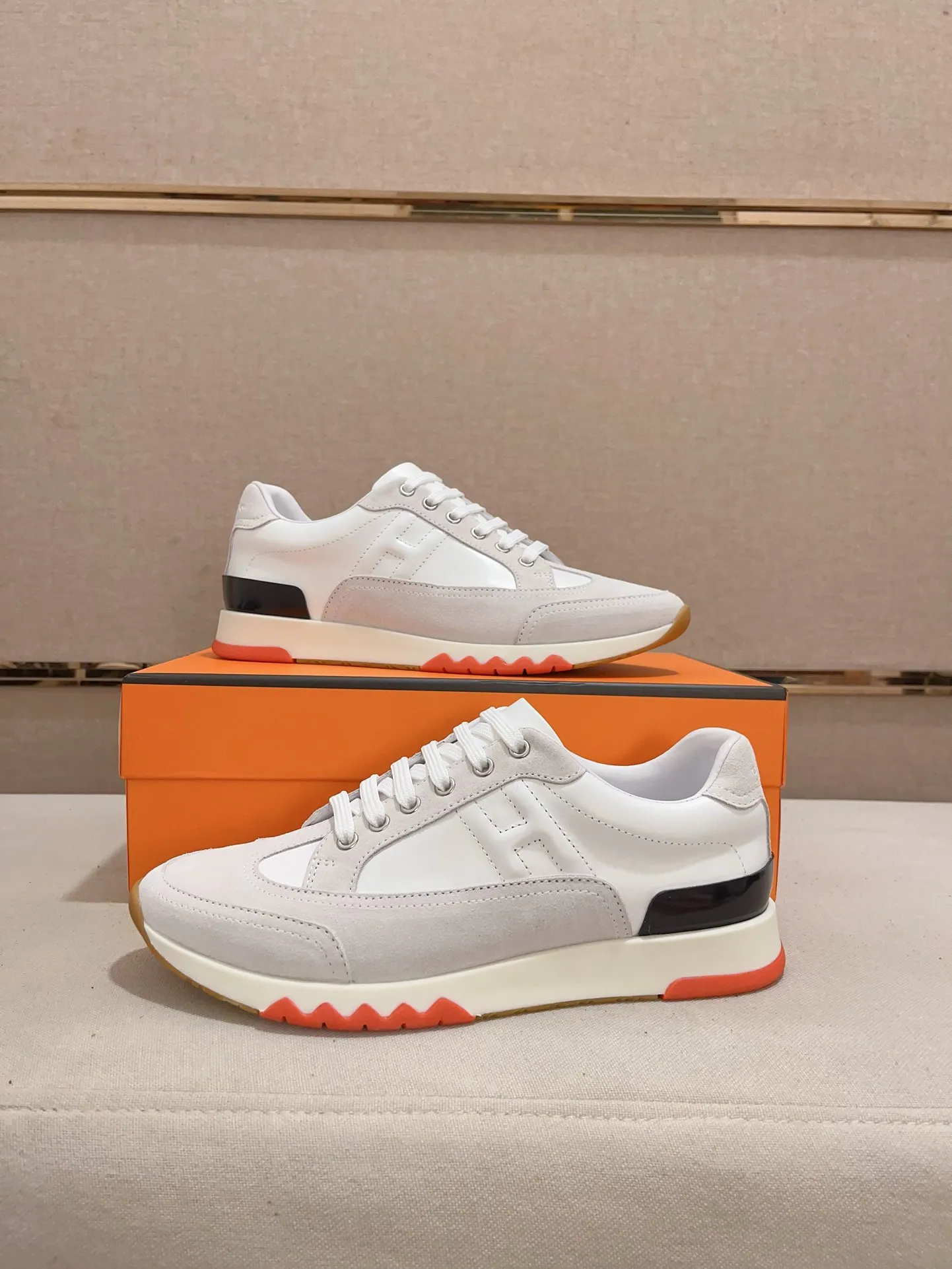 Ex-factory price: 500💰《HERMES》【Classic original single version】Hermès; top 🔝purchasing agent🔍🔍men's latest 🇺🇸sold simultaneously, original imported from Italy ▲▲first-layer cowhide ▲▲ (high-end, nobility and class) ) Exquisite workmanship (Italian 🇮🇹 imported water-dyed 🐂 cowhide lining) sole: original sole provided by the original factory, ⚠️exclusive double-layer activity·TPR·rubber·combined molded outsole; super comfortable·wear-resistant·non-slip·environmental protection The real thing is more beautiful when photographed in kind (high quality, following orders), you can come in and out at will * Number of yards: 38·39·40·41·42·43·44# (can be customized 45.)